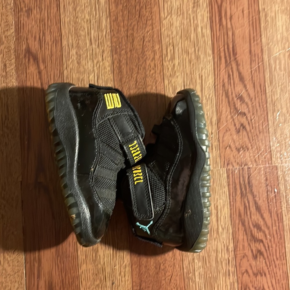 Jordan baby gamma 11 size 6c.